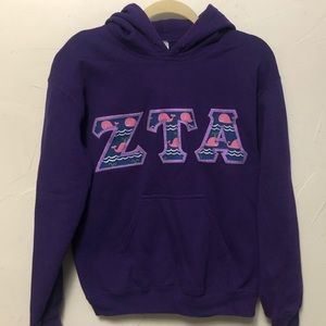 Super cute ZTA lettered sweatshirt!